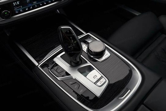 BMW Seria 7 750i xDrive M Sport