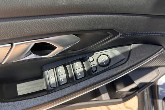 BMW Seria 3 330i xDrive M Sport sport-aut