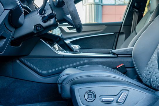 Audi A6 RS6 TFSI quattro Performance