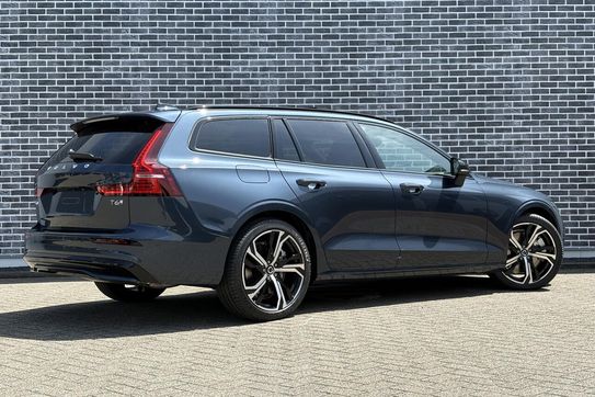 Volvo V60 T6 AWD Plug-In Hybrid Ultra Dark