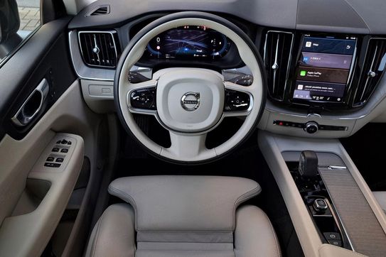 Volvo XC60 B4 D AWD Plus Dark