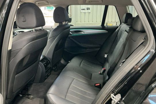 BMW Seria 5 530e xDrive Luxury Line aut