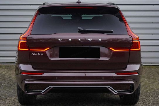 Volvo XC60 B5 AWD Plus Dark