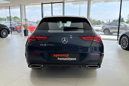 Mercedes CLA Shooting Brake 250 e AMG Line