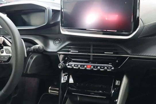 Peugeot 2008 GT Exclusive e-DCS6 1.2 PureTech mHEV