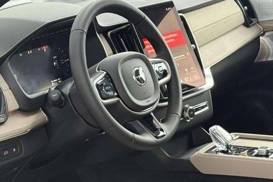 Volvo XC90 B5 AWD Ultra Dark