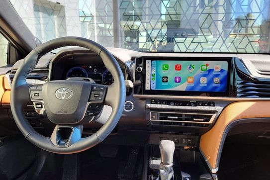 Toyota Camry Hybrid Dynamic Force Executive e-CVT