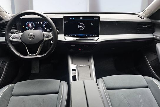Volkswagen Passat 1.5 TSI  DSG