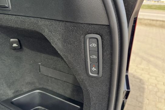 Volvo XC90 T8 AWD Plug-In Hybrid Ultra Dark 7os