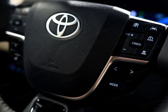 Toyota Camry Executive 2.5 Hybrid Dynamic Force