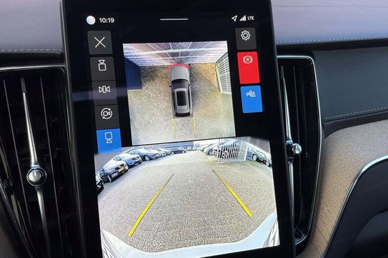 Volvo XC60 B5 B AWD Ultra Dark