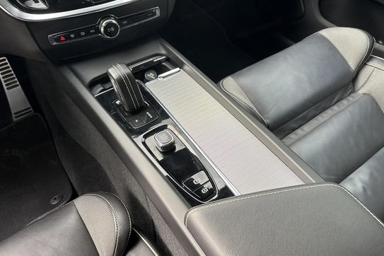 Volvo V60 B3 B R-Design