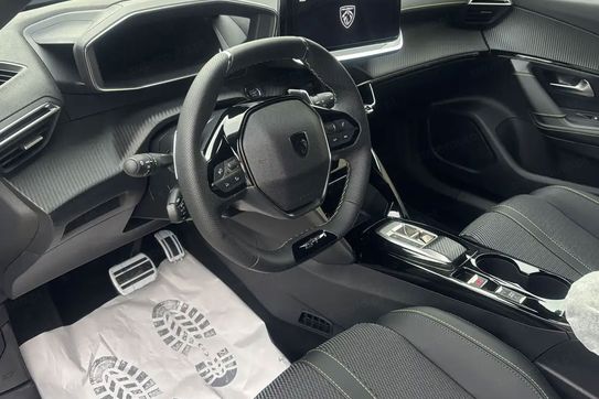 Peugeot 2008 GT Exclusive e-DCS6 1.2 PureTech mHEV