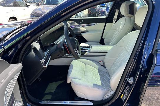 BMW Seria 7 M760e PHEV xDrive sport-aut