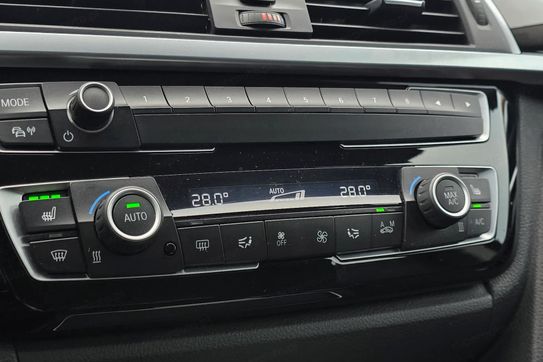 BMW Seria 3 320d xDrive Sport Line sport-aut