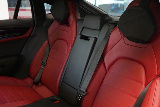 Porsche Panamera 4 E-Hybrid