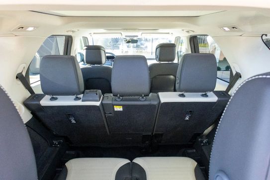 Land Rover Discovery V 3.0 D250 mHEV R-Dynamic SE