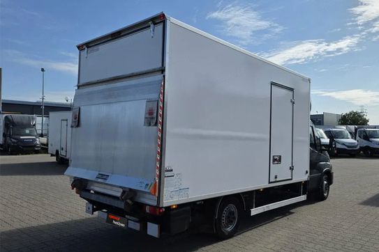 Iveco Daily 35S18 Kontener 8EP + Winda