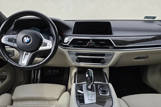 BMW Seria 7 750i xDrive