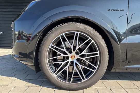 Porsche Cayenne Coupe E-Hybrid Black Edition