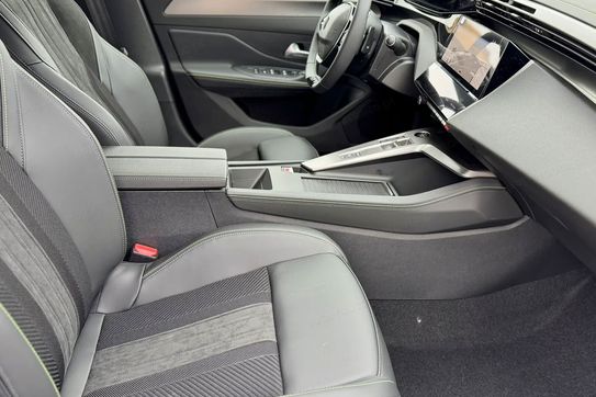 Peugeot 408 GT Exclusive S&S e-DCS6 1.2 PureTech mHEV