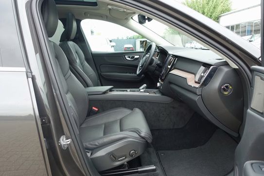 Volvo XC60 T8 Plug-In Hybrid AWD Ultra Bright