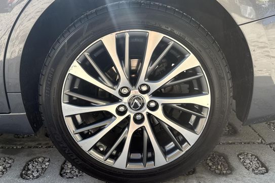 Lexus ES 300h Business Edition +