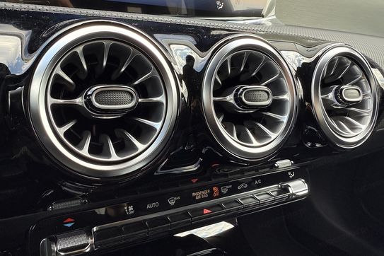 Mercedes CLA 220 4-Matic AMG Line