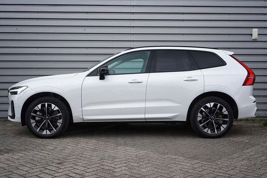 Volvo XC60 B5 AWD Ultra Dark