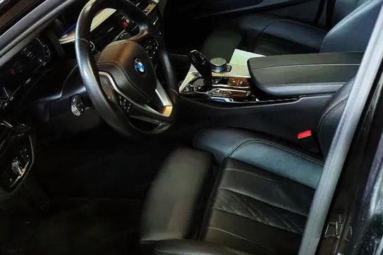 BMW Seria 5 530e xDrive aut