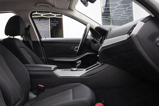 BMW Seria 3 318i Advantage aut