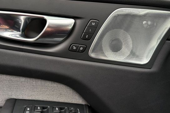 Volvo XC60 T8 Plug-In Hybrid AWD Ultra Bright