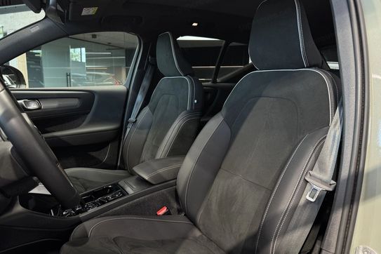 Volvo XC40 B4 Plus Dark