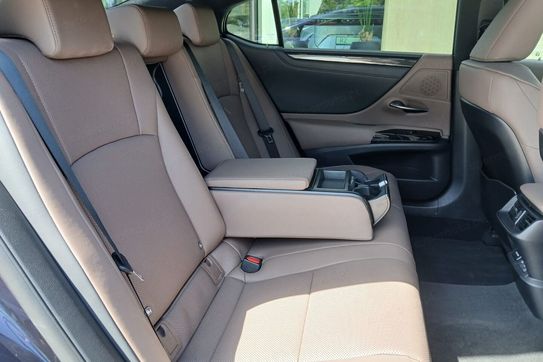 Lexus ES 300h Business Edition