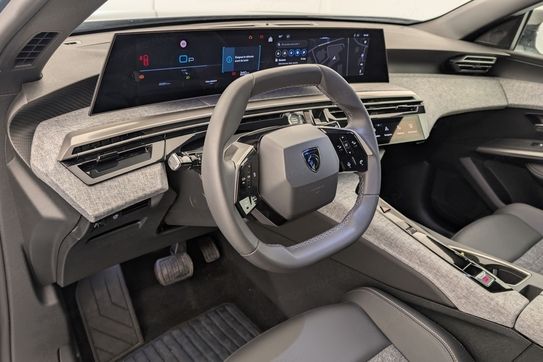 Peugeot 3008 ALLURE 1.2 mHEV e-DCS6