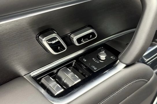 Land Rover Range Rover P550e Autobiography