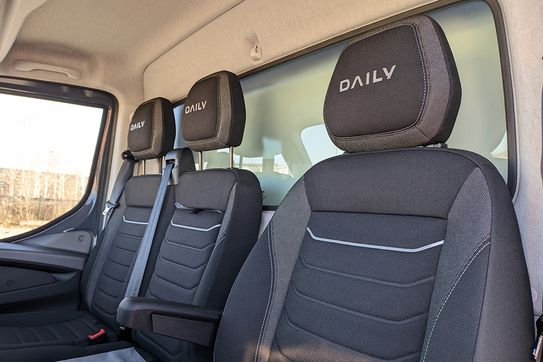 Iveco Daily 35S18 Kontener 8EP + Winda