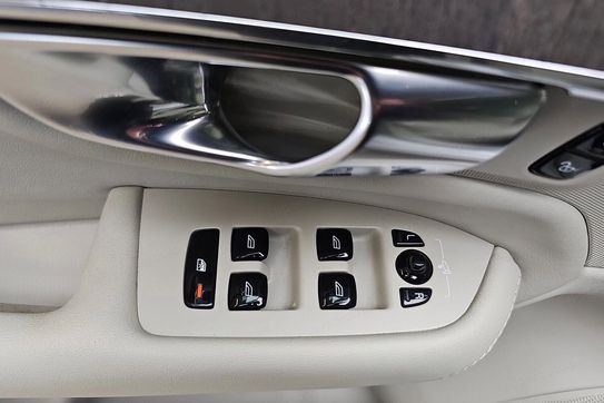 Volvo XC90 T8 AWD Plug-In Hybrid Inscription 7os aut