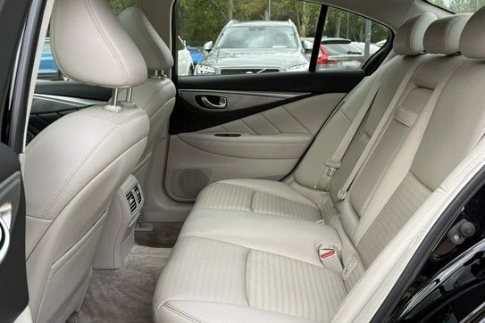 Infiniti Q50 Hybrid AWD