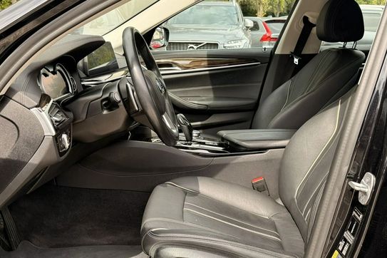 BMW Seria 5 530e iPerformance xDrive Sport Line sport aut
