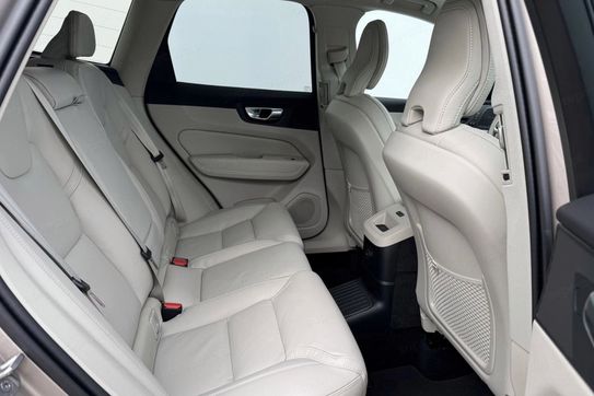Volvo XC60 T8 Plug-In Hybrid AWD Ultra Dark