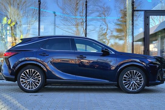 Lexus RX 450h+ Omotenashi