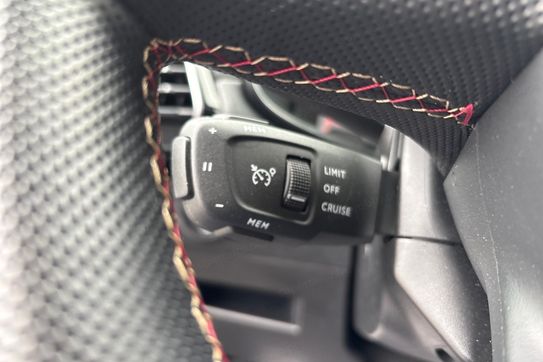 DS DS 7 Performance Line 1.6 E-Tense Hybrid AT