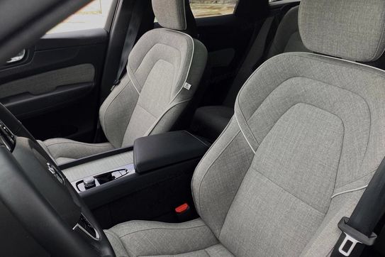 Volvo XC60 T8 Plug-In Hybrid AWD Ultra Dark