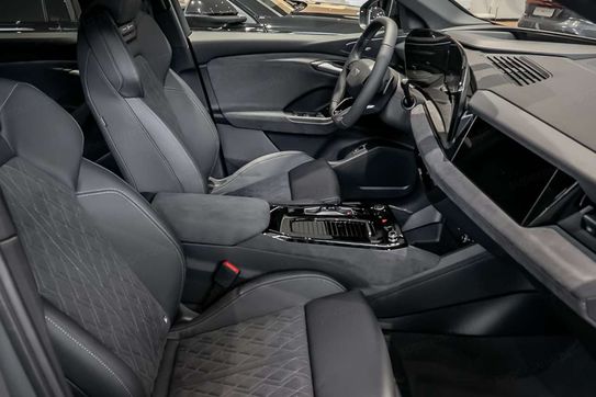 Audi Q6 e-tron S line