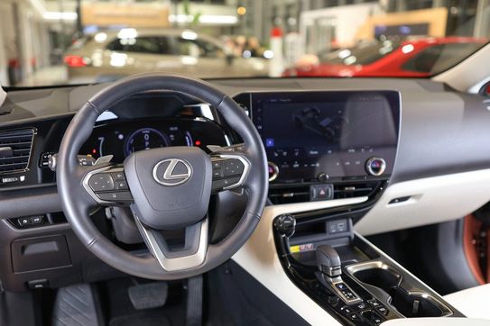 Lexus NX 450h+ Omotenashi AWD