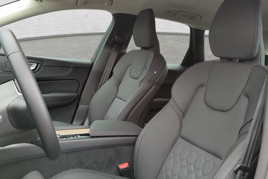 Volvo XC60 B5 B AWD Plus Dark aut