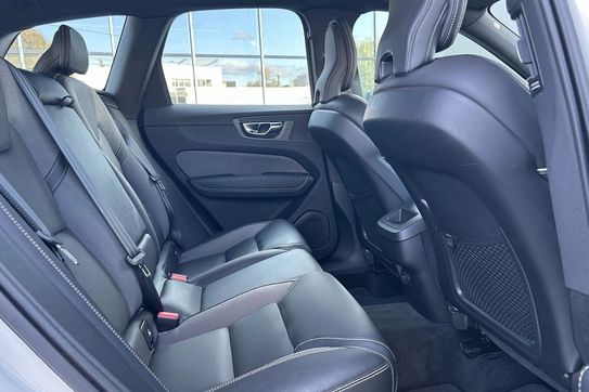 Volvo XC60 B5 B AWD R-Design