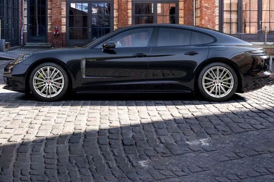 Porsche Panamera 4 E-Hybrid Platinum Edition