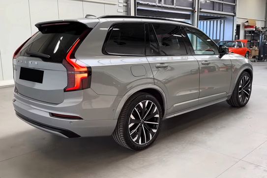 Volvo XC90 B5 AWD Ultra Dark